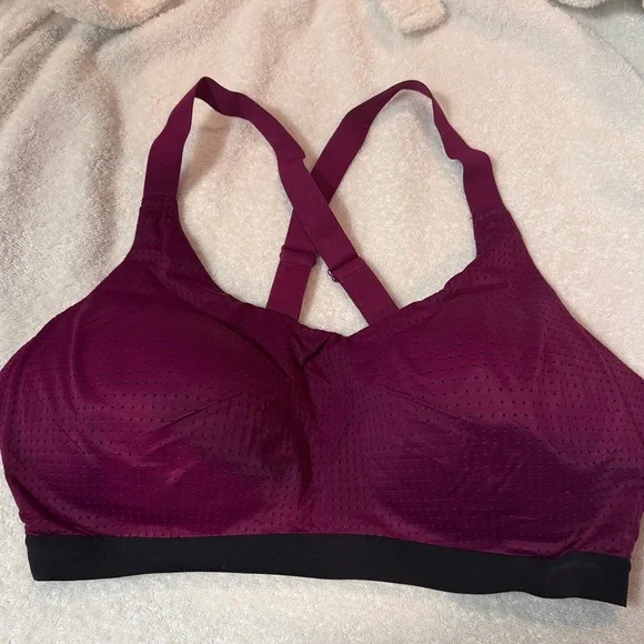 Victoria's Secret Lightweight Sports Bra - Picture 1 of 3